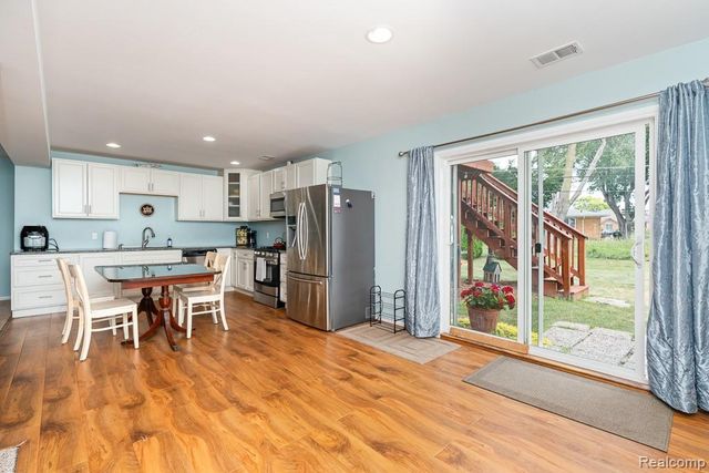 42328 Hickorywood Drive, Sterling Heights, MI 48314