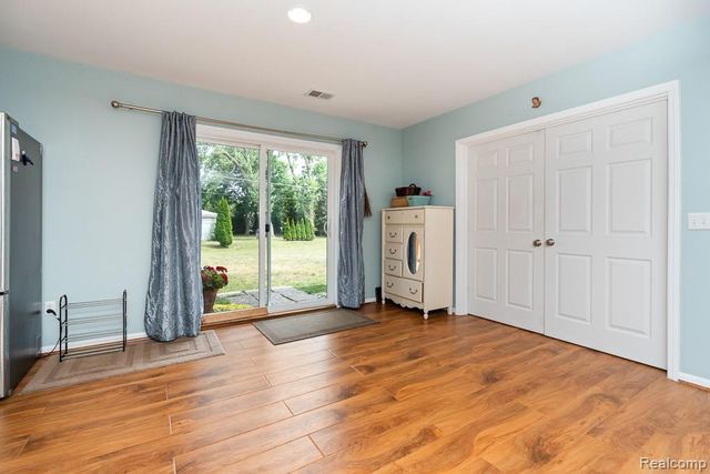 42328 Hickorywood Drive, Sterling Heights, MI 48314