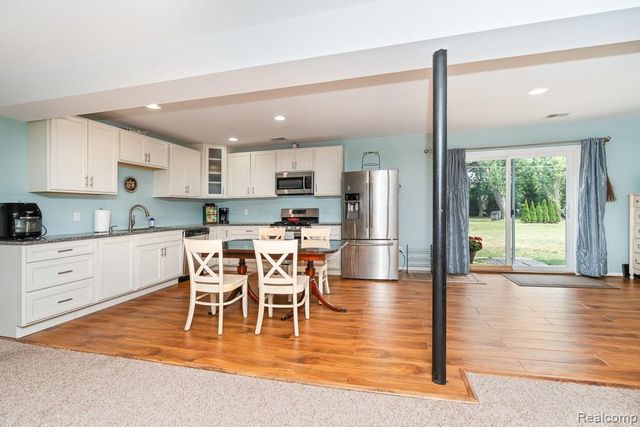 42328 Hickorywood Drive, Sterling Heights, MI 48314
