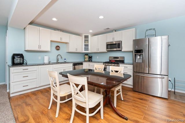 42328 Hickorywood Drive, Sterling Heights, MI 48314