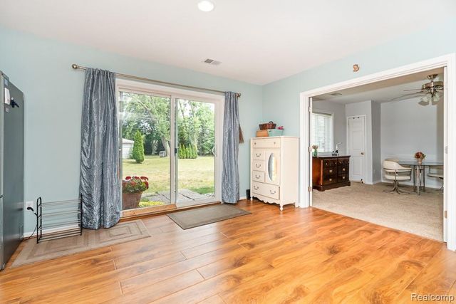 42328 Hickorywood Drive, Sterling Heights, MI 48314