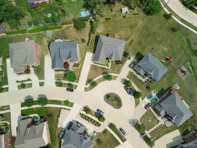 42328 Hickorywood Drive, Sterling Heights, MI 48314