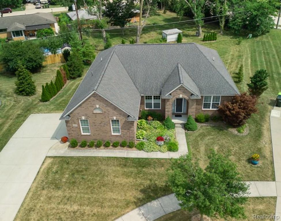 42328 Hickorywood Drive, Sterling Heights, MI 48314