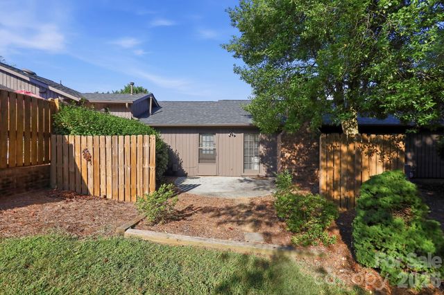 103 Briar Ridge Circle, Winston Salem, NC 27104