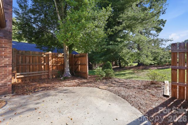 103 Briar Ridge Circle, Winston Salem, NC 27104