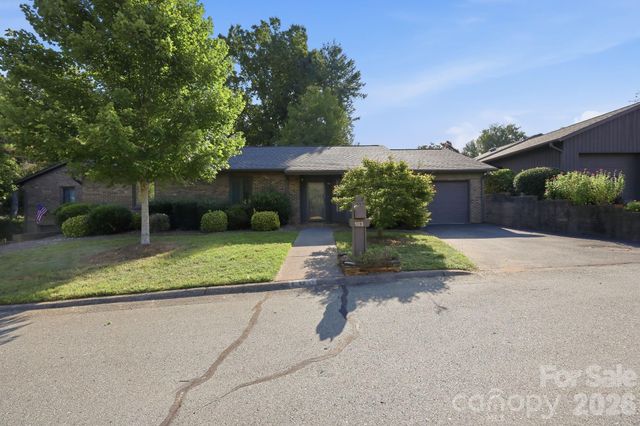 103 Briar Ridge Circle, Winston Salem, NC 27104
