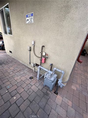 1737 W 37th Street, Los Angeles, CA 90018