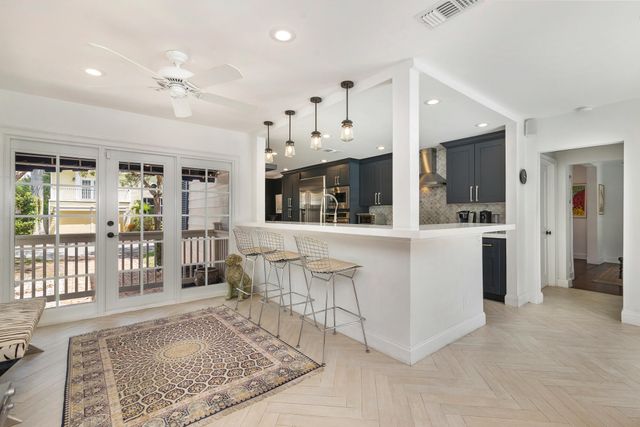 294 Queens Court, West Palm Beach, FL 33401