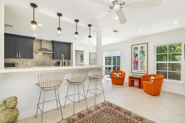 294 Queens Court, West Palm Beach, FL 33401