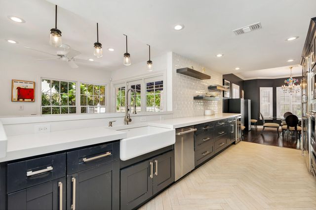 294 Queens Court, West Palm Beach, FL 33401