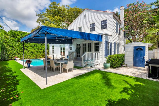 294 Queens Court, West Palm Beach, FL 33401