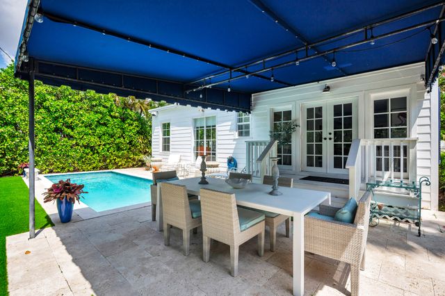 294 Queens Court, West Palm Beach, FL 33401