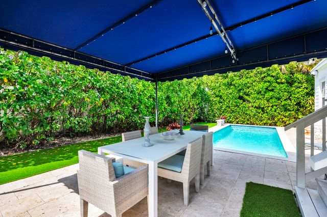 294 Queens Court, West Palm Beach, FL 33401