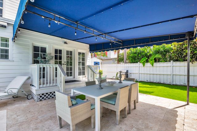 294 Queens Court, West Palm Beach, FL 33401