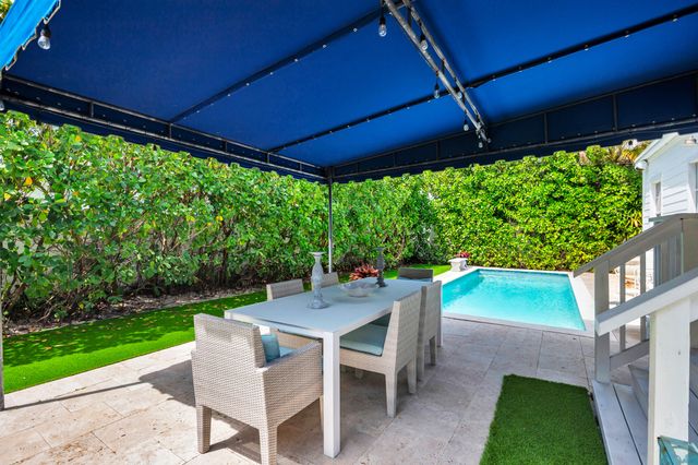 294 Queens Court, West Palm Beach, FL 33401