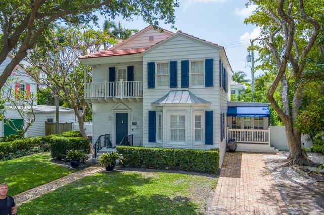 294 Queens Court, West Palm Beach, FL 33401