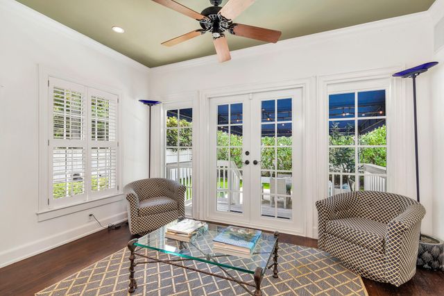 294 Queens Court, West Palm Beach, FL 33401