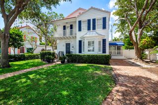 294 Queens Court, West Palm Beach, FL 33401