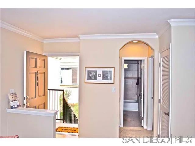 853 Thomas 11, San Diego, CA 92109