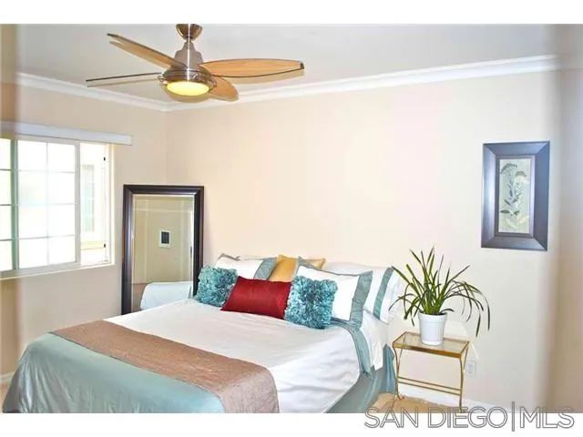 853 Thomas 11, San Diego, CA 92109