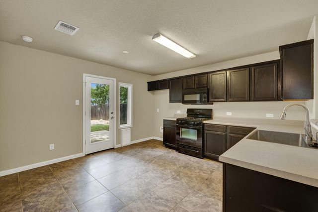 401 Summerside Ave, Lockhart, TX 78644
