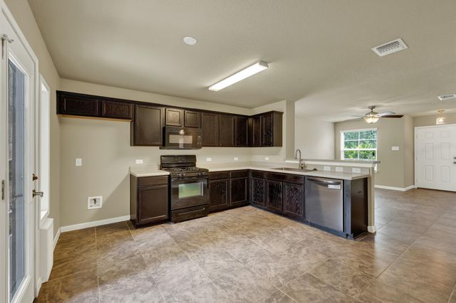 401 Summerside Ave, Lockhart, TX 78644