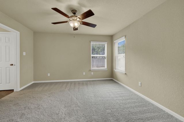 401 Summerside Ave, Lockhart, TX 78644