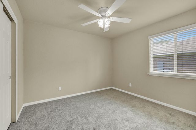 401 Summerside Ave, Lockhart, TX 78644