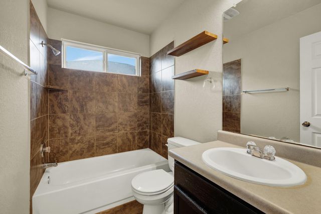 401 Summerside Ave, Lockhart, TX 78644