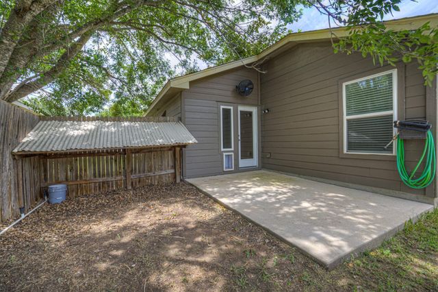 401 Summerside Ave, Lockhart, TX 78644