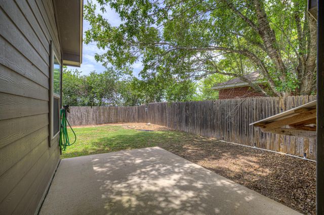 401 Summerside Ave, Lockhart, TX 78644