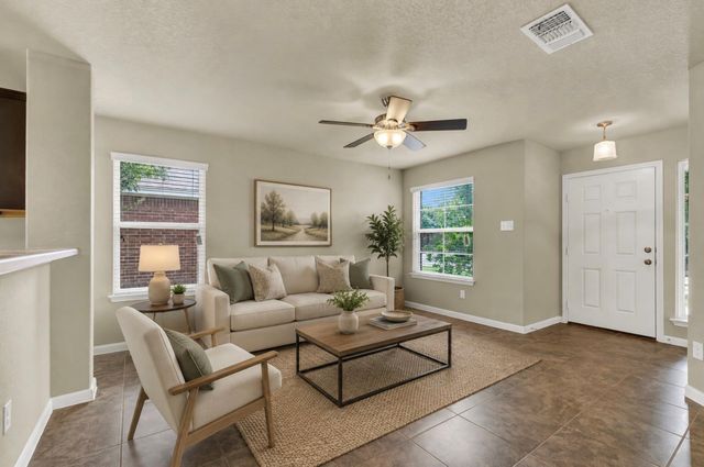 401 Summerside Ave, Lockhart, TX 78644