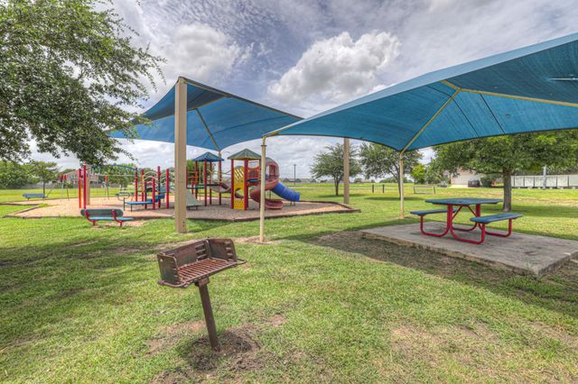 401 Summerside Ave, Lockhart, TX 78644
