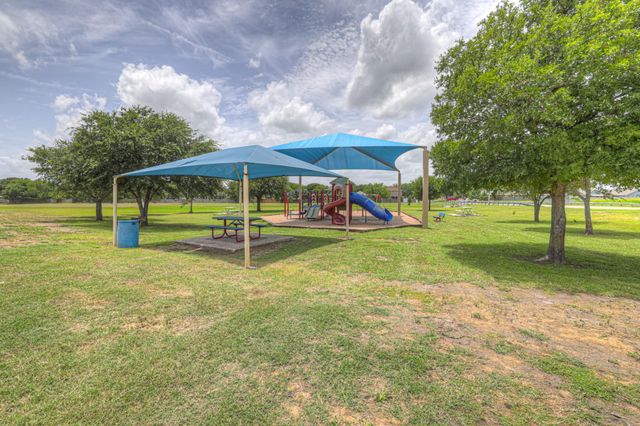 401 Summerside Ave, Lockhart, TX 78644