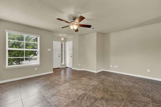 401 Summerside Ave, Lockhart, TX 78644