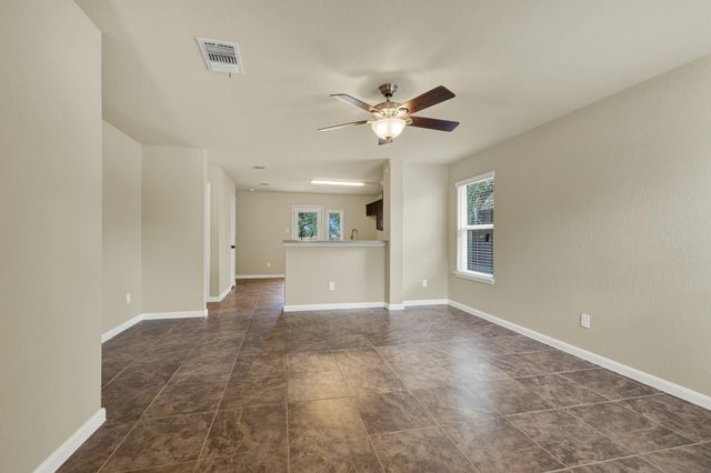401 Summerside Ave, Lockhart, TX 78644