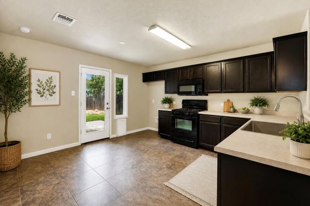 401 Summerside Ave, Lockhart, TX 78644