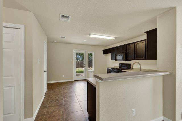 401 Summerside Ave, Lockhart, TX 78644
