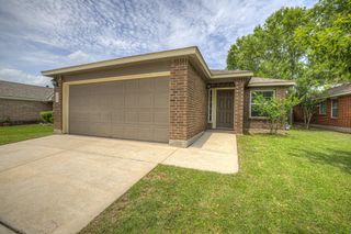 401 Summerside Ave, Lockhart, TX 78644