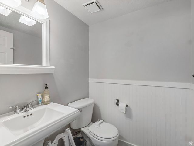 1137 E HOLMES LN, Layton, UT 84041