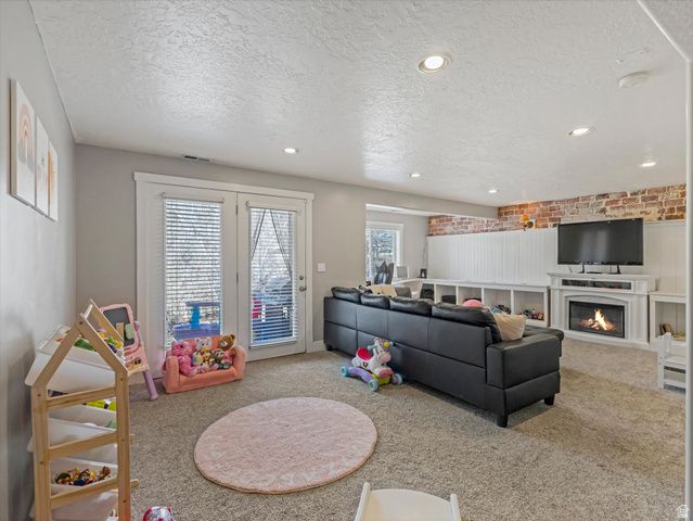 1137 E HOLMES LN, Layton, UT 84041