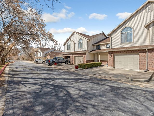 1137 E HOLMES LN, Layton, UT 84041