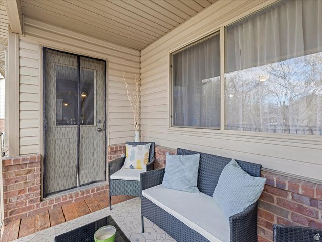 1137 E HOLMES LN, Layton, UT 84041