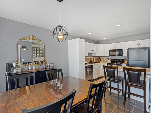 1137 E HOLMES LN, Layton, UT 84041