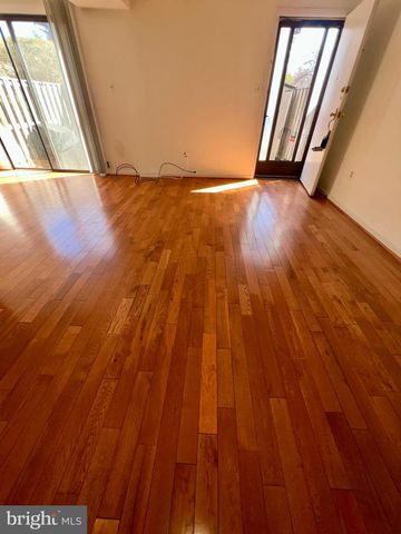 596 WEST CT, Glen Burnie, MD 21061