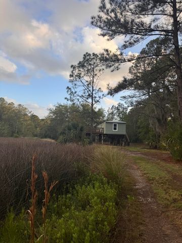 15014 Bennetts Point Road, Green Pond, SC 29446