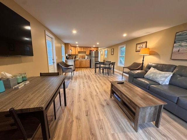 15014 Bennetts Point Road, Green Pond, SC 29446