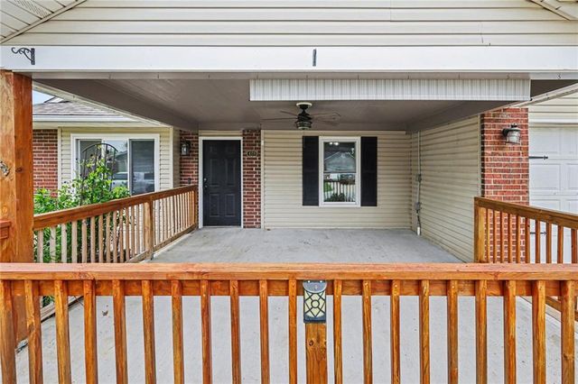 420 SW GRAYSTONE Drive, Grain Valley, MO 64029