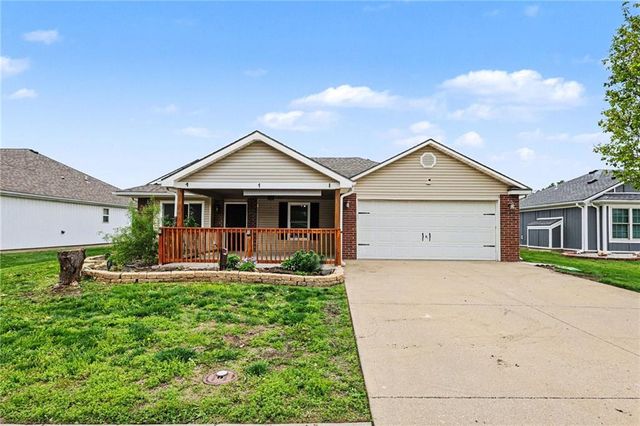 420 SW GRAYSTONE Drive, Grain Valley, MO 64029