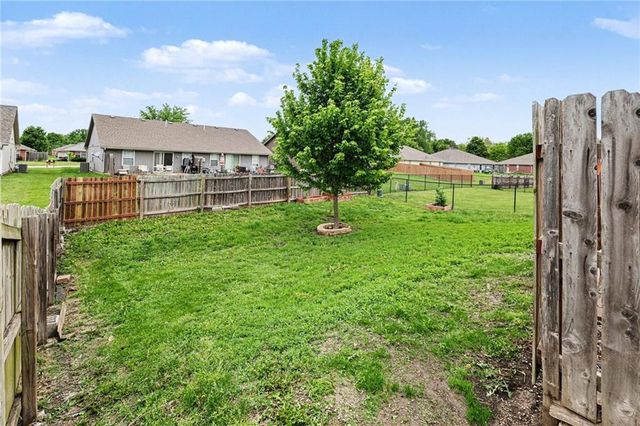 420 SW GRAYSTONE Drive, Grain Valley, MO 64029